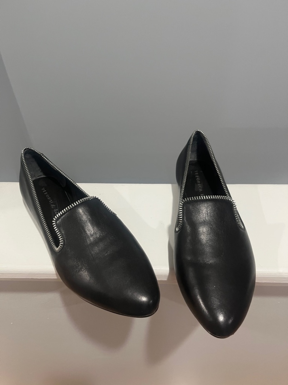 VERONICA BEARD Griffin Flat Leather Loafers Zipper Detail worn once 7.5 7 1/2